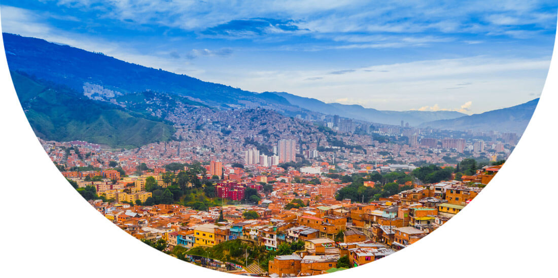 Panoramic photograph of a city in Colombia