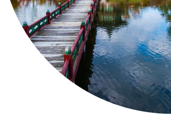 Bridge leading up to Gyeongbokgung palace, Seoul, South Korea